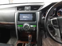 Toyota MARK X лот № 30206 оценка 4  с аукциона в Японии 8