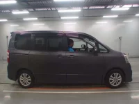 Toyota NOAH лот № 30083 оценка 3.5  с аукциона в Японии 2