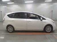 Toyota PRIUS ALPHA лот № 30006 оценка 3.5  с аукциона в Японии 2