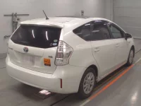 Toyota PRIUS ALPHA лот № 30006 оценка 3.5  с аукциона в Японии 1