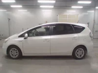 Toyota PRIUS ALPHA лот № 30006 оценка 3.5  с аукциона в Японии 3