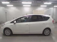 Toyota PRIUS ALPHA лот № 30015 оценка R  с аукциона в Японии 3