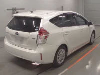 Toyota PRIUS ALPHA лот № 30015 оценка R  с аукциона в Японии 1