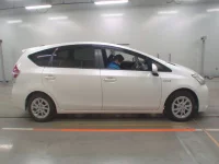 Toyota PRIUS ALPHA лот № 30015 оценка R  с аукциона в Японии 2