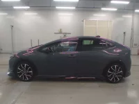 Toyota PRIUS PHV лот № 36068 оценка 4.5  с аукциона в Японии 3