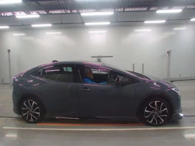 Toyota PRIUS PHV  с аукциона в Японии