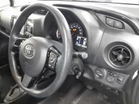 Toyota VITZ лот № 30060 оценка 3.5  с аукциона в Японии 6