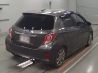 Toyota VITZ лот № 30104 оценка 3.5  с аукциона в Японии 1