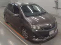 Toyota VITZ лот № 30104 оценка 3.5  с аукциона в Японии 4