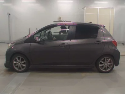 Toyota VITZ  с аукциона в Японии