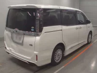 Toyota VOXY лот № 30032 оценка R  с аукциона в Японии 1