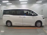 Toyota VOXY лот № 30032 оценка R  с аукциона в Японии 2