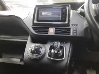 Toyota VOXY лот № 30032 оценка R  с аукциона в Японии 8