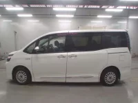 Toyota VOXY лот № 30032 оценка R  с аукциона в Японии 3
