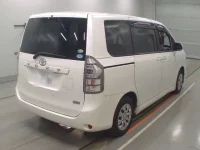 Toyota VOXY лот № 30035 оценка 4  с аукциона в Японии 1