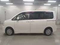 Toyota VOXY лот № 30035 оценка 4  с аукциона в Японии 3