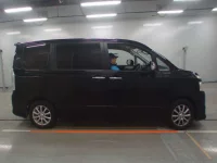 Toyota VOXY лот № 30061 оценка 3.5  с аукциона в Японии 2