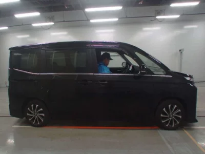 Toyota VOXY  с аукциона в Японии