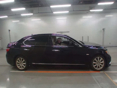 Lexus LS  с аукциона в Японии