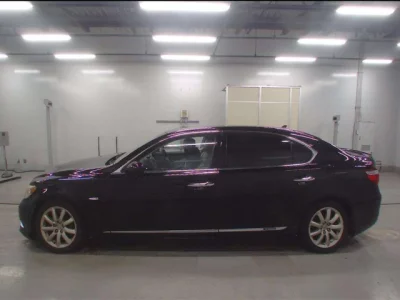 Lexus LS  с аукциона в Японии