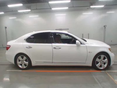 Lexus LS  с аукциона в Японии