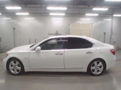 Lexus LS  с аукциона в Японии