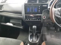 Honda FIT лот № 30007 оценка 3.5  с аукциона в Японии 8