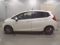 Honda FIT лот № 30007 оценка 3.5  с аукциона в Японии 3