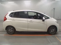 Honda FIT лот № 30007 оценка 3.5  с аукциона в Японии 2