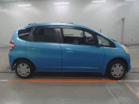 Honda FIT лот № 30051 оценка 3.5  с аукциона в Японии 2