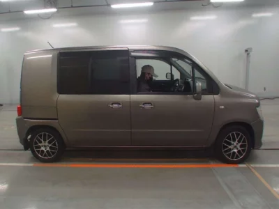 Honda Mobilio Spike