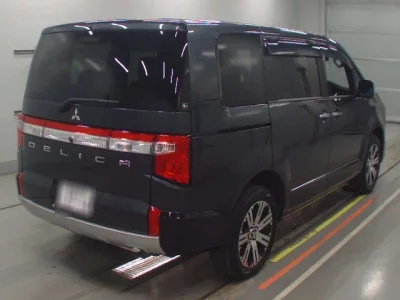 Mitsubishi Delica D:5