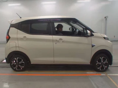 Mitsubishi EK X EV  с аукциона в Японии