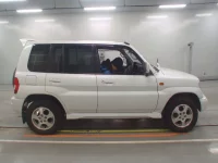 Mitsubishi PAJERO IO лот № 33078 оценка 3  с аукциона в Японии 2