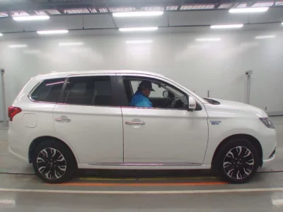 Mitsubishi OUTLANDER PHEV