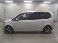 Volkswagen GOLF TOURAN лот № 38077 оценка 4.5  с аукциона в Японии 3