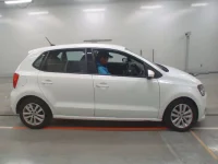 Volkswagen POLO лот № 38070 оценка 4  с аукциона в Японии 2
