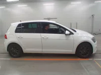 Volkswagen GOLF лот № 38036 оценка 4  с аукциона в Японии 2