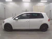 Volkswagen GOLF лот № 38036 оценка 4  с аукциона в Японии 3