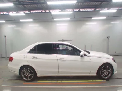 Mercedes-Benz E CLASS  с аукциона в Японии