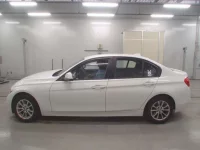BMW 3-Series лот № 38032 оценка 3.5  с аукциона в Японии 3