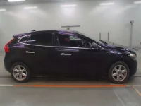 Volvo V40 лот № 38055 оценка 4  с аукциона в Японии 2