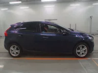 Volvo V40 лот № 38040 оценка 4  с аукциона в Японии 2