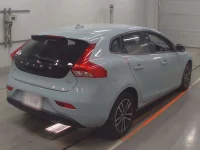 Volvo V40 лот № 38049 оценка R  с аукциона в Японии 1