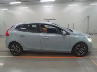 Volvo V40 лот № 38049 оценка R  с аукциона в Японии 2