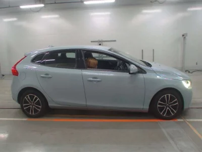 Volvo V40  с аукциона в Японии