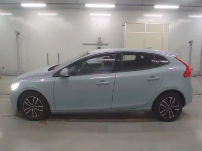 Volvo V40  с аукциона в Японии
