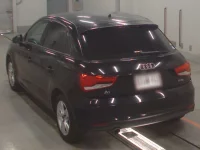 Audi A1 лот № 38041 оценка 4  с аукциона в Японии 5