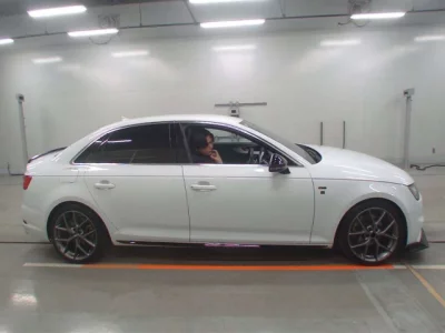 Audi A4  с аукциона в Японии