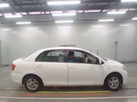 Toyota COROLLA AXIO лот № 30409 оценка 3  с аукциона в Японии 2